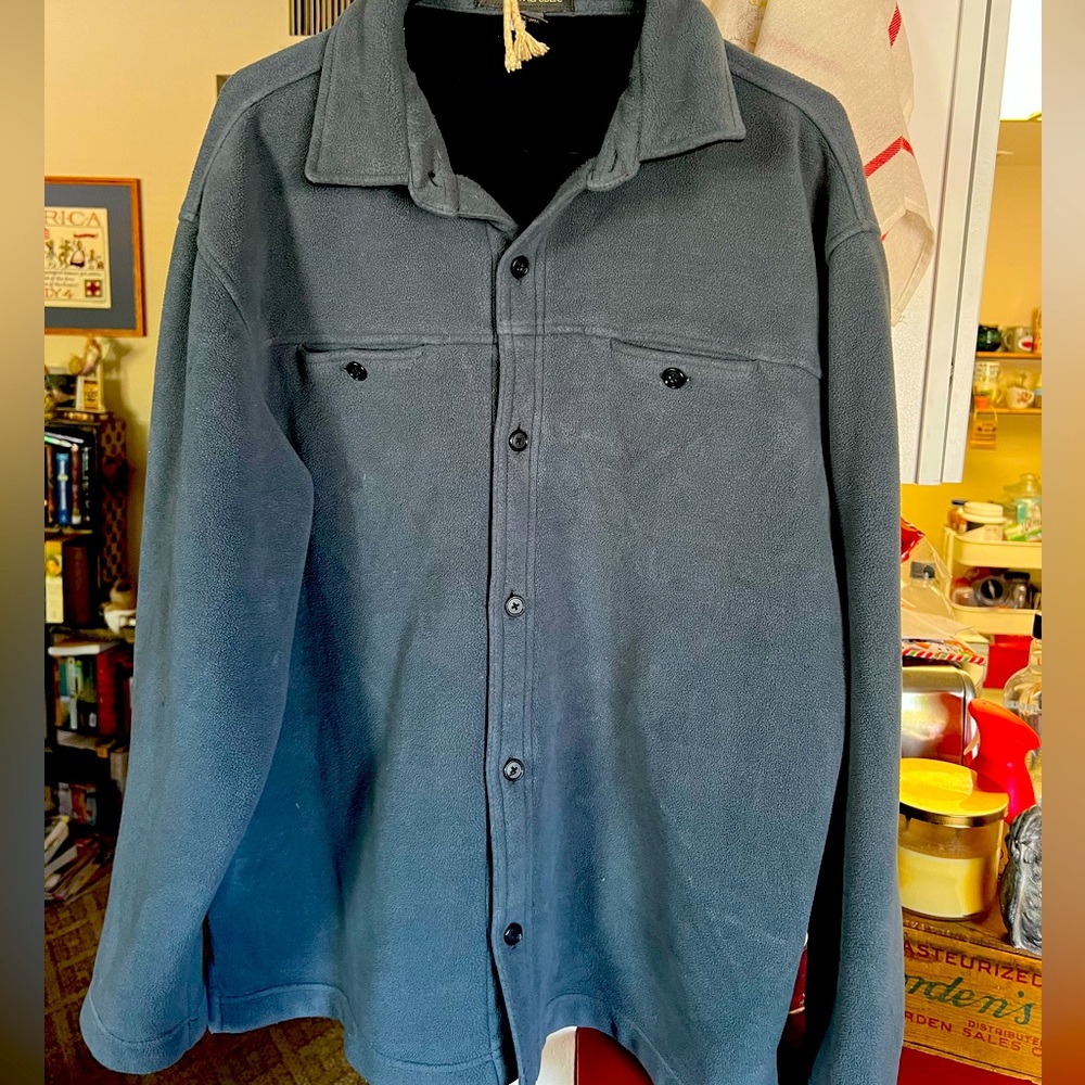 Men’s Large Banana Republic Fleece jacket. Great condition. Non smoking home